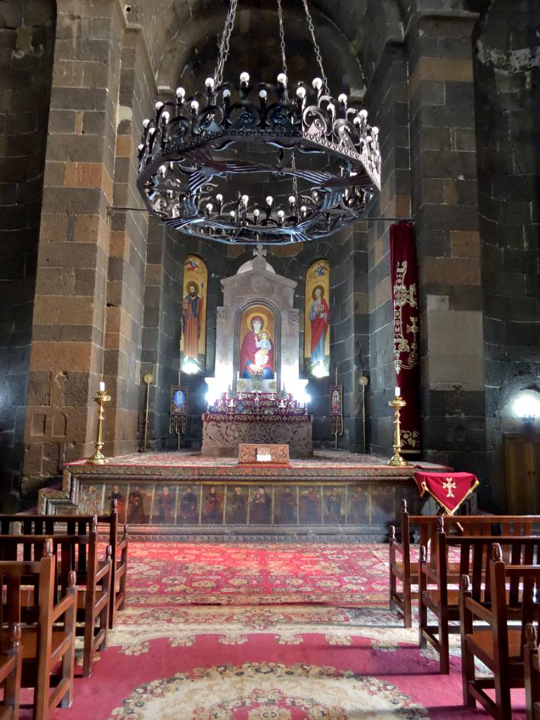 DSCN2262.JPG - Altar.