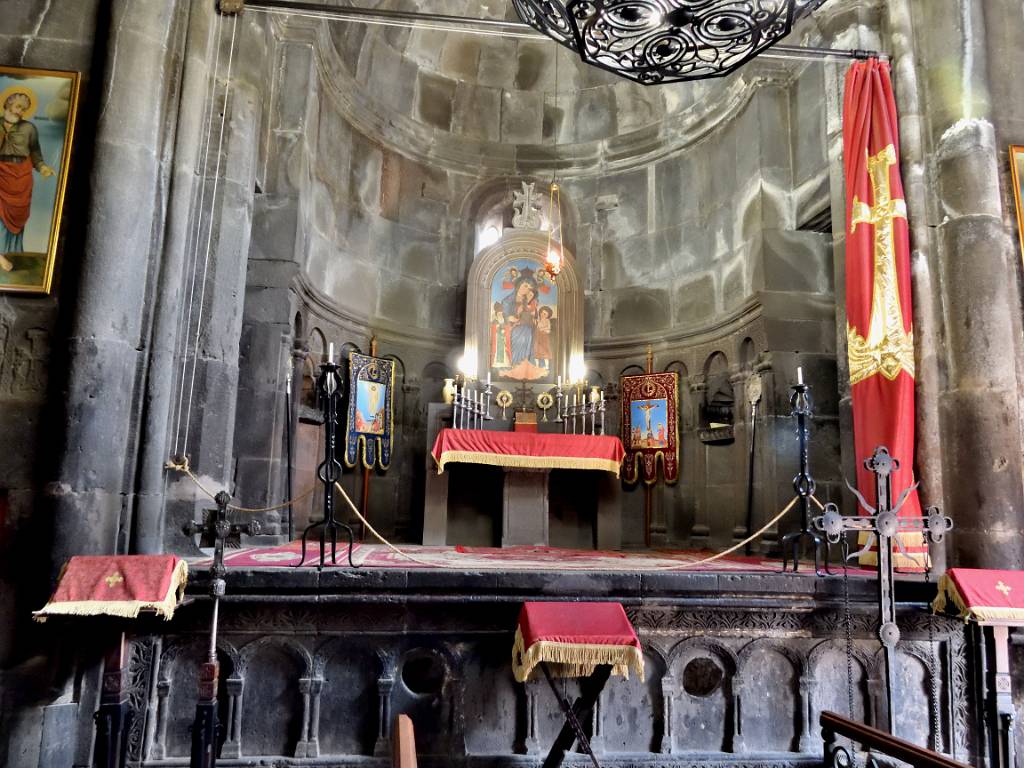 DSCN2364.JPG - Altar.