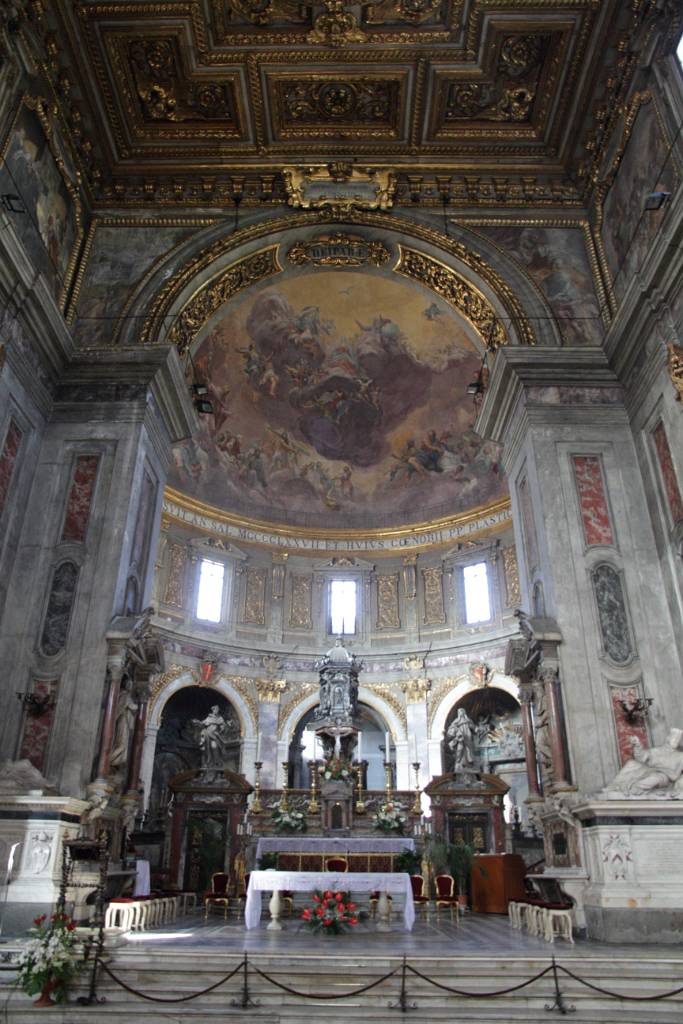 IMG_7452.JPG - Weiter geht es zur Kirche Santissima Annunziata. Die Kirche ist ein bedeutender Wallfahrtsort und wurde 1250 als Oratorium von Cafaggio von den Sieben Heiligen Gründern des Servitenordens gegründet.