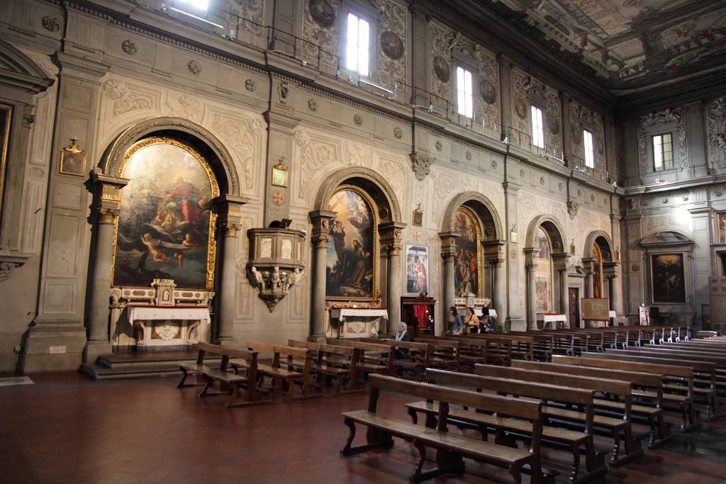 IMG_7464.JPG - In der Mitte des Kirchenschiffs ist rechts ein eindrucksvolles Fresko des Heiligen Augustinus (1480) von Sandro Botticelli.