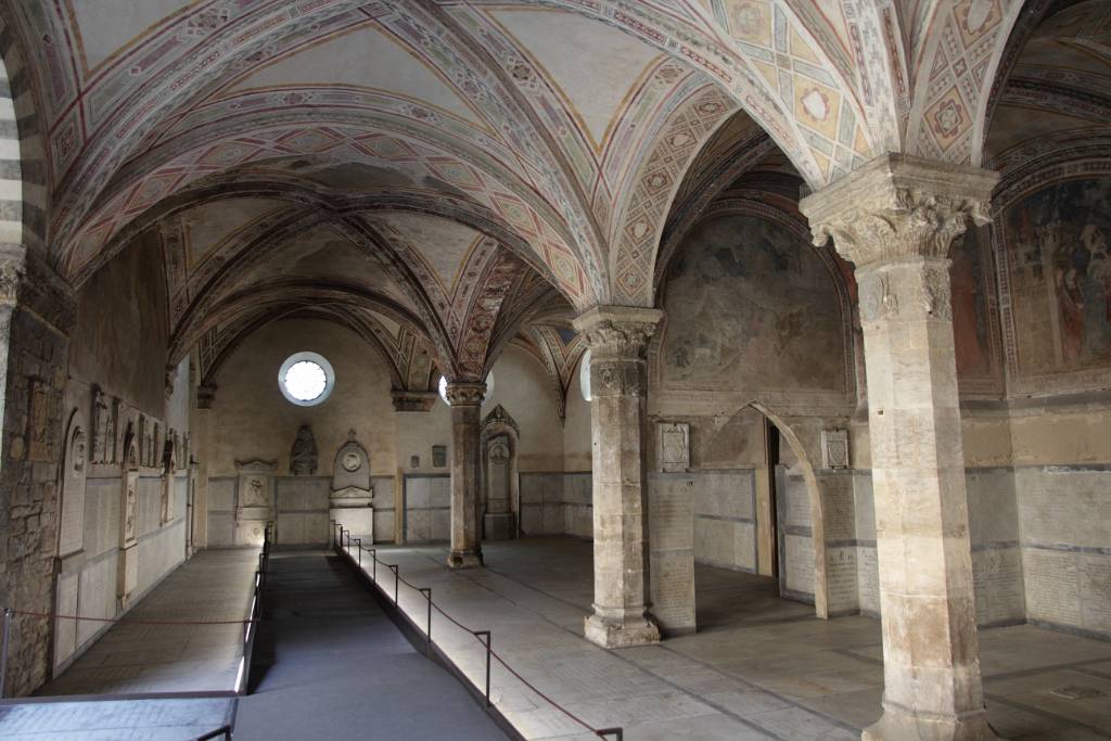 IMG_7466.JPG - Geweiht wurde die Kirche allerdings schon 1420. Das Kircheninnere bietet Florentiner Gotik vom Feinsten.