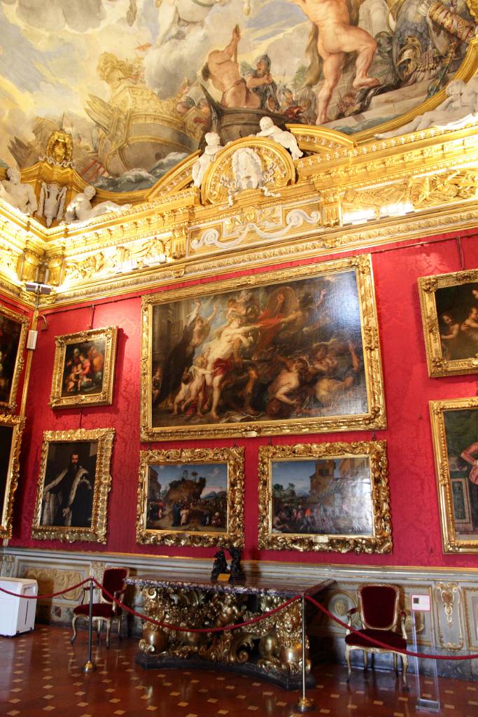 IMG_7776.JPG - Sala di Marte - Die Kunstwerke in diesem Raum sind speziell auf die Verherrlichung der militärischen Tugenden des Fürsten ausgerichtet.