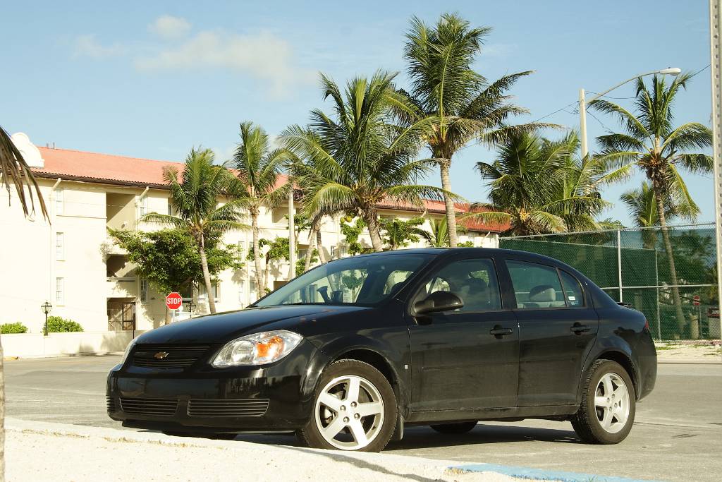 IMG_0239.JPG - Das war unser Auto, das uns an die 810 Meilen transportieren hat! Wir haben 3 Koffer kapt und alle sind sich im Kofferraum ausgegangen!!! Also im Auto vom Gerhard - das Cabrio, das er jetzt verkauft - kann er nicht mal seinen in den Kofferraum geben! Den muss er auf den Beifahrersitz stellen!!! OOoooooooooooo