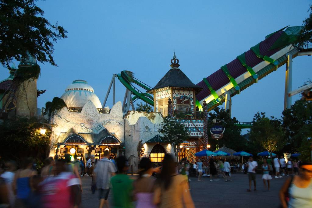 IMG_0686.JPG - Island of Adventure by night!