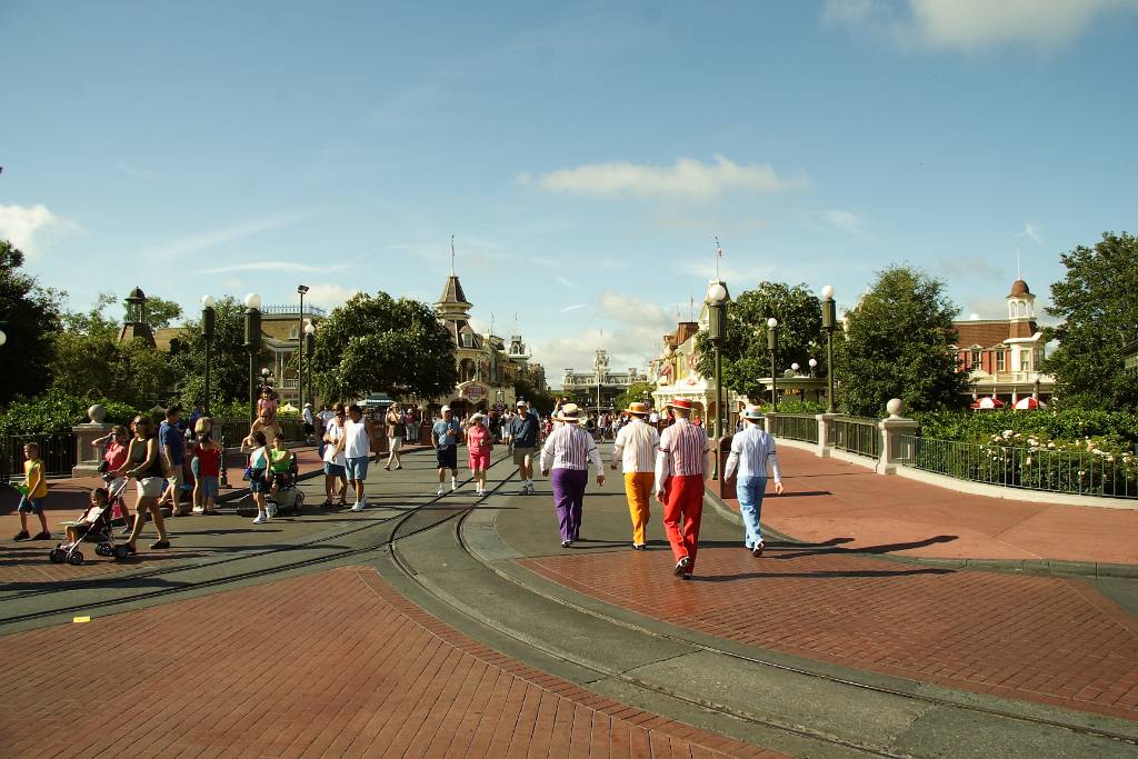 IMG_0923.JPG - Da beginnt unsere Tour durch Disney's Magic Kingdom