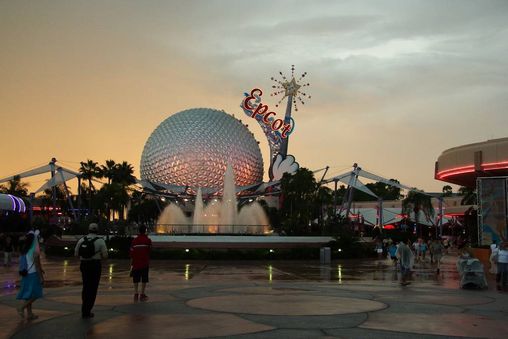 IMG_1019.JPG - Da ein Foto vom Epcot Center by Night