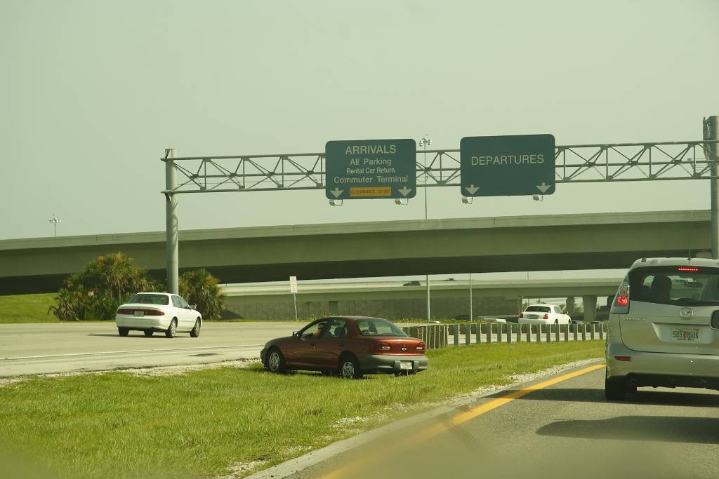 IMG_1362.JPG - Bei der Weiterfahrt nach Miami! Autos fahren Kreuz und Quer