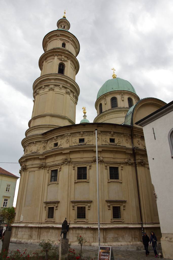 IMG_1010.JPG - Katharinenkirche von hinten mit Glockenturm - den erklimmen wir dann noch.