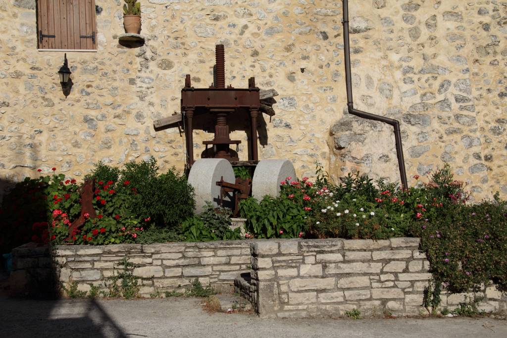 IMG_1889.JPG - Ankunft in Zaros und kurzer Spaziergang durch den Ort.Wir haben im Hotel Keramos gewoht. Es ist dort sehr familiär und wir haben schon bei der Ankunft süsse Köstlichkeiten aus griechischer Küche erhalten. Es ist auf jeden Fall zu empfehlen.