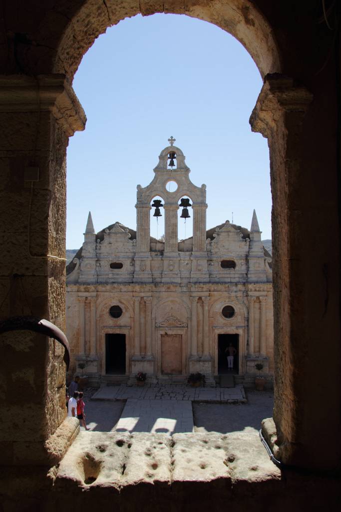 IMG_1962.JPG - Nach der 1669 abgeschlossenen Eroberung Kretas durch das osmanische Reich wurde das Kloster geplündert.