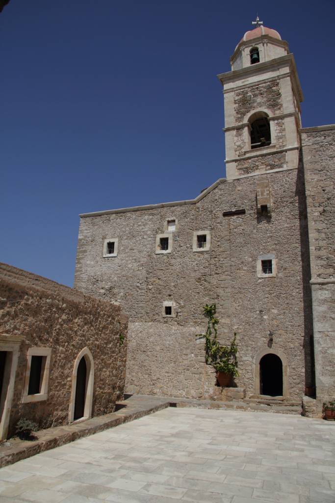 IMG_2114.JPG - Das Kloster Toplou , griechisch Moni Toplou, liegt im Osten der Insel Kreta, ca. 20 km von Sitia entfernt. Gegründet wurde es wahrscheinlich im 14. Jahrhundert.