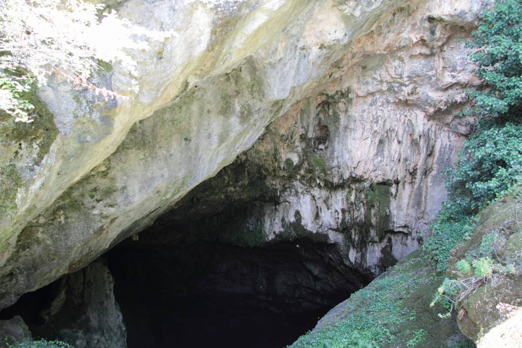IMG_2139.JPG - Die Höhle von Psychro (griechisch Ψυχρό) (auch bekannt als Zeus-Höhle und Diktäische Höhle) befindet sich bei dem Ort Psychro oberhalb der Lasithi-Hochebene auf der griechischen Insel Kreta, etwa 48 km südöstlich von Iraklio.