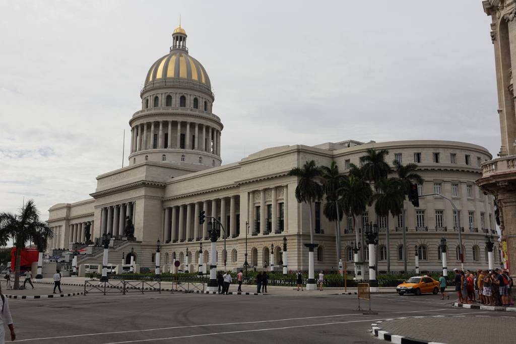 IMG_4722.JPG - Beim Spaziergang durch Havanna kommen wir am Capitolo Nacional vorbei.