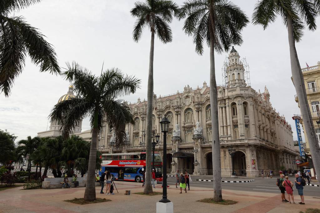 IMG_4723.JPG - Neben dem Capitolo befindet sich das Gran Teatro de La Habana "Alicia Alonso".