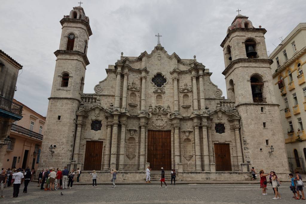 IMG_4780.JPG - Wir setzten unsere Besichtigungstour fort. Die Catedral de La Habana auf der Plaza de La Catedral. Das barocke Gebäude wurde ab 1750 errichtet und 1788 eingeweiht.