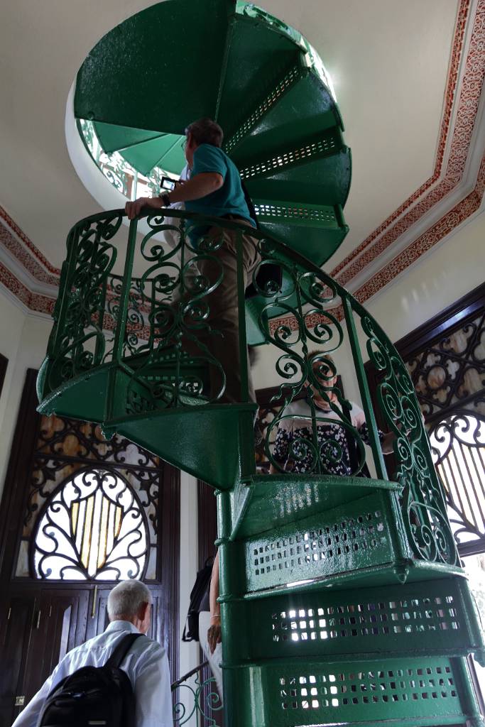 IMG_4995.JPG - Über diese Wendeltreppe gelangt man auf das Dach des Palacio del Valle.