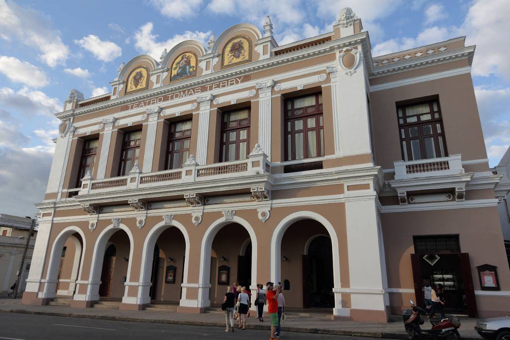 IMG_5017.JPG - Wir besuchen nun das 1889 errichtete Teatro Tomás Terry.