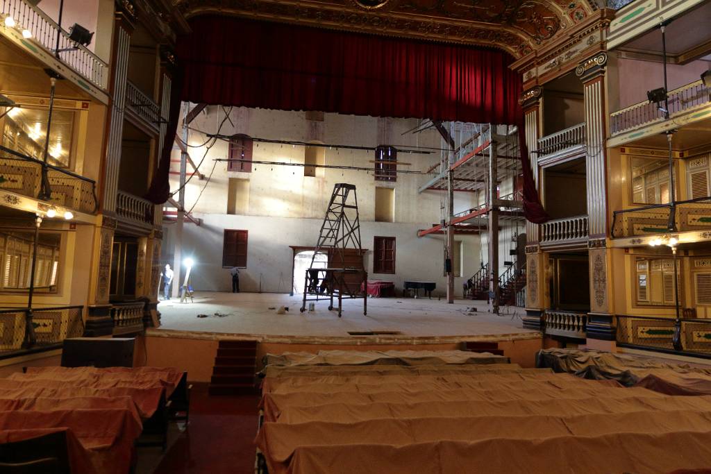 IMG_5026.JPG - Zur Zeit wird das Theater wieder einmal renoviert.