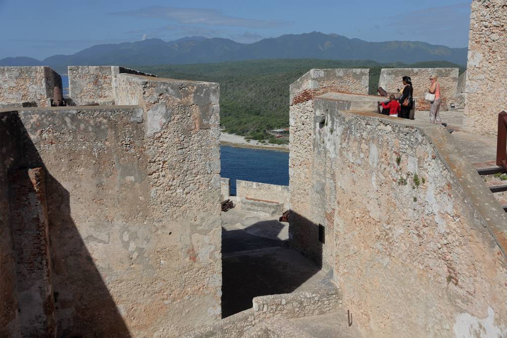 IMG_5367.JPG - El Morro wurde auf den Klippen über der Einfahrt zur flaschenförmigen Bahia de Santiago erbaut.