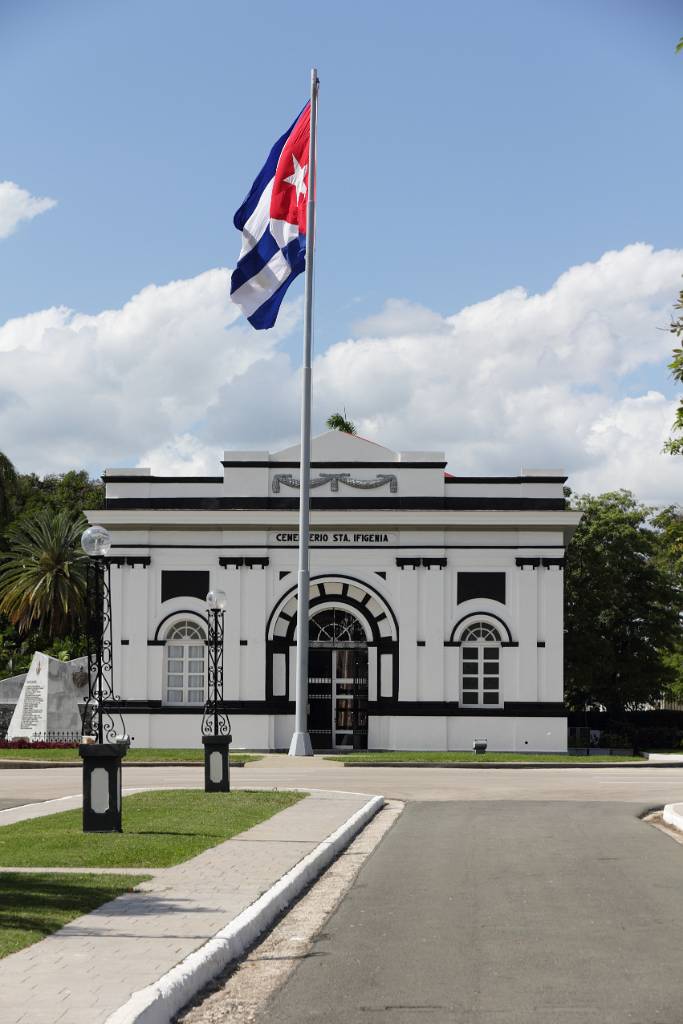 IMG_5409.JPG - Es handelt sich hier um den Friedhof von Santiago de Cuba mit sehr vielen interessanten Grabstätten.