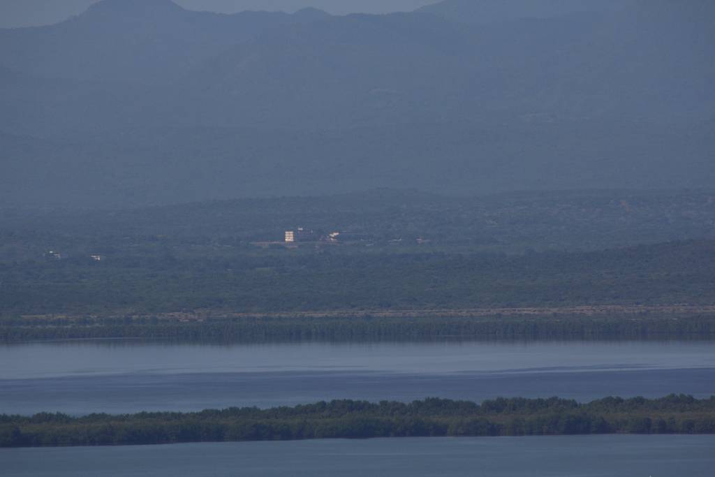 IMG_5477.JPG - Wir befinden uns auf einem Aussichtsturm an der Hauptstraße nach Baracoa.