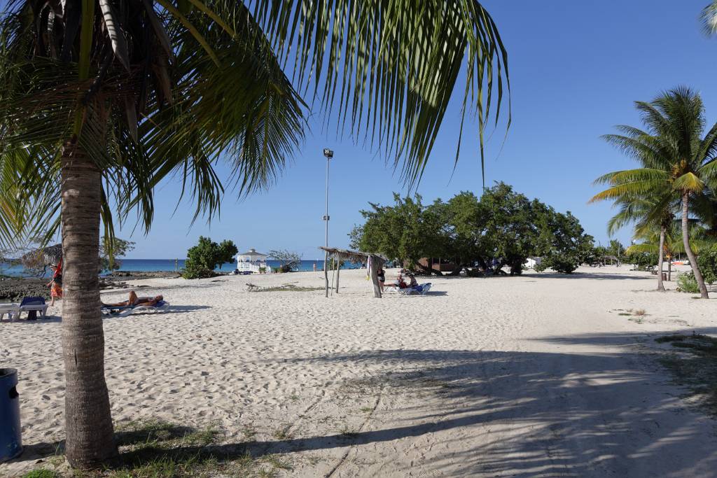 IMG_5564.JPG - Der Strand ist toll.