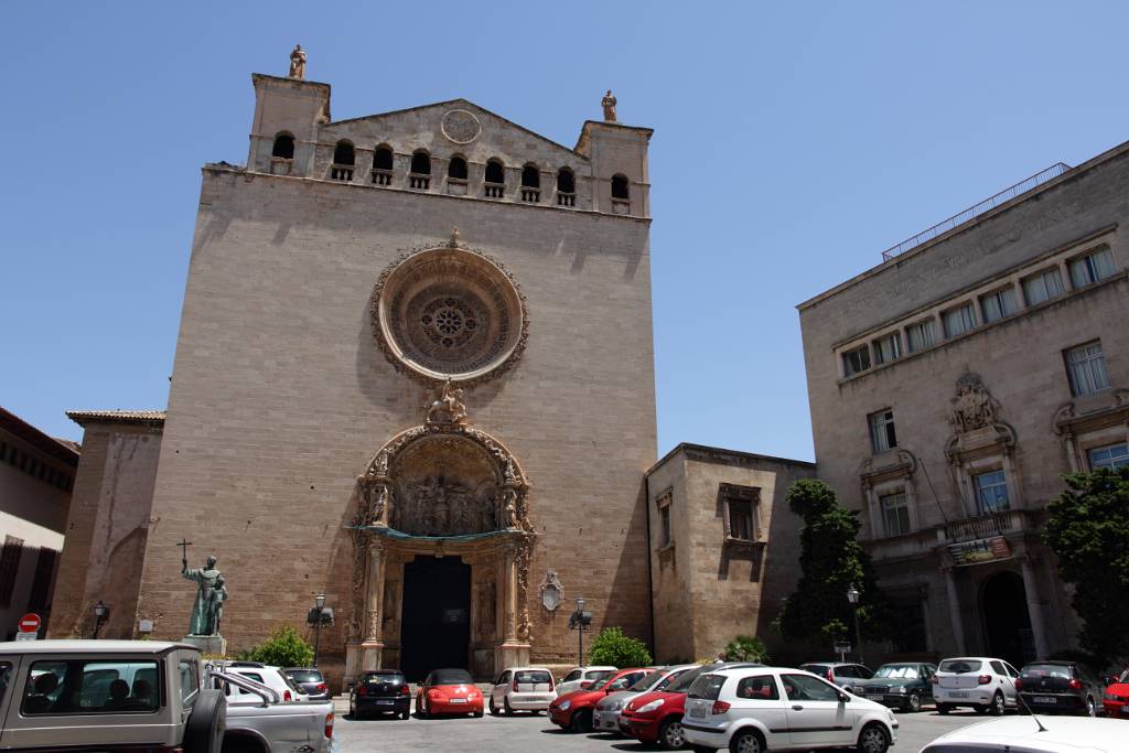 IMG_8976.JPG - Unser erstes Ziel ist das königliche Kloster Sant Francesc. Die Franziskanermönche erbauten dieses Kloster 1286.