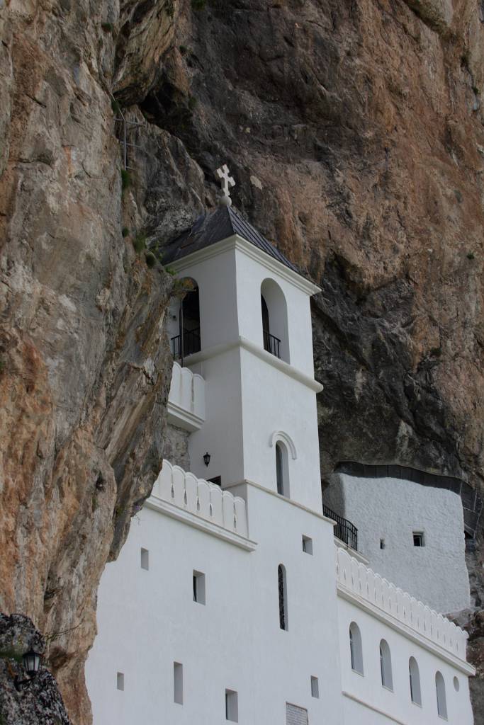 IMG_0706.JPG - Für viele Montenegriner hat das Kloster eine große religiöse Bedeutung und wird wie ein Heiligtum verehrt.