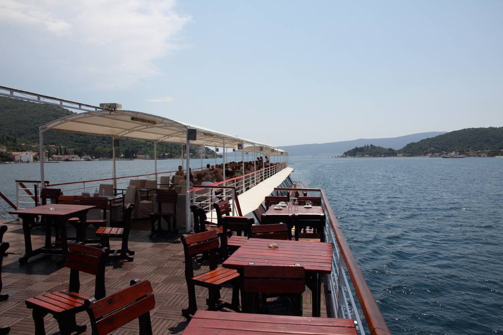 IMG_0846.JPG - Übrigens: Die Bucht von Kotor, in der wir uns nun befinden, wird von den Montenegrineren Boka genannt.