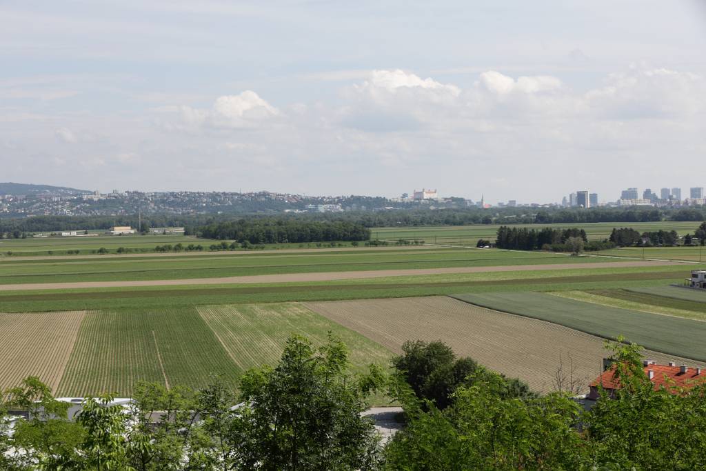 IMG_5752.JPG - Blick nach Bratislava.