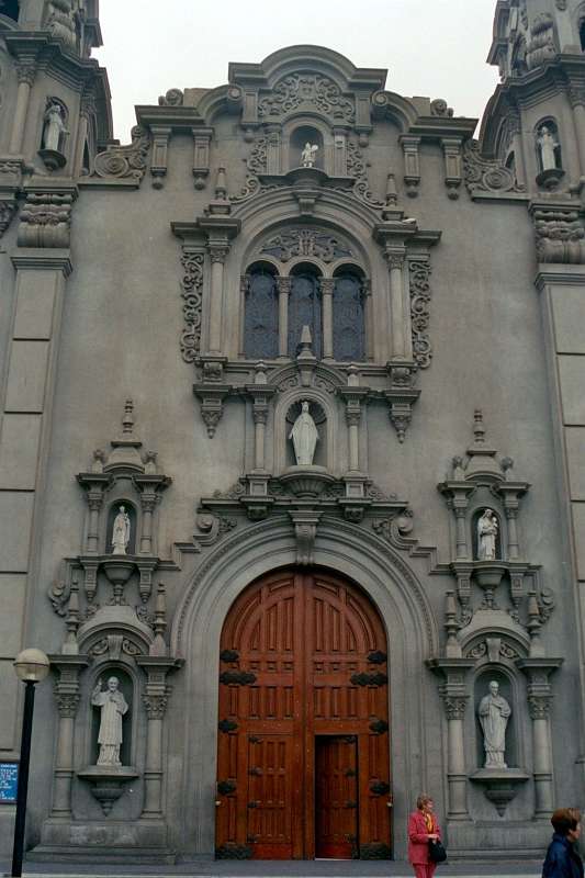 011_01_09A.jpg - Kirche am Hauptplatz