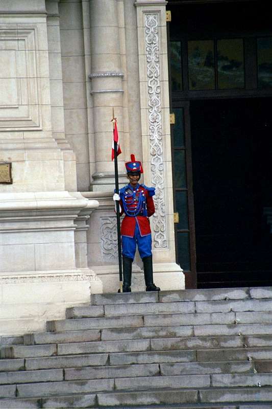 031_02_25A.jpg - Uniform aus Kolonialzeit - Palastwache