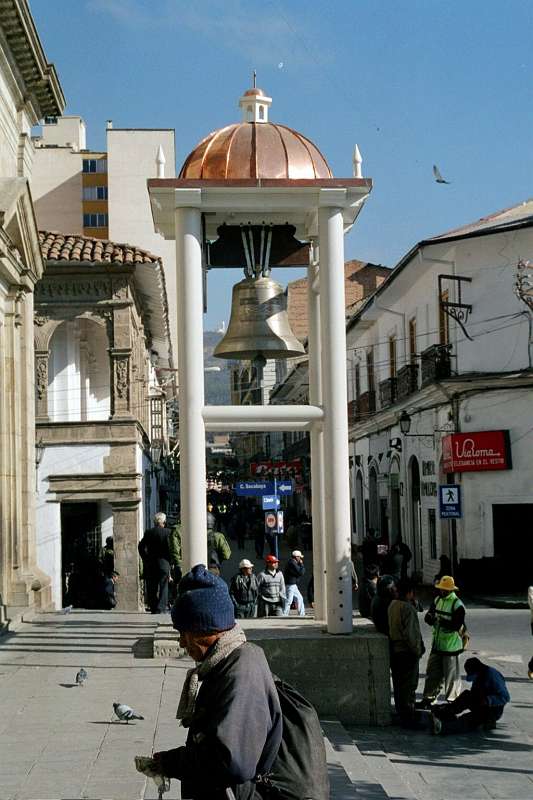 325_10_19A.jpg - Vor Kirche Nostra Senora de la Paz