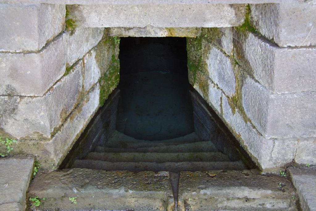 IMG_7815.JPG - Becken im Brunnenheiligtum.