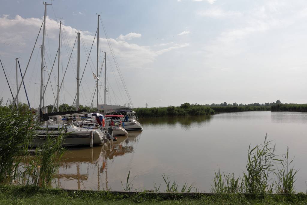 IMG_5988.JPG - Wir besuchen noch den Neusiedlersee. Dann fahren wir weiter nach Parndorf ein wenig oder doch viel einkaufen. Jetzt fahren wir aber nach Hause. Es war eine sehr schöne Zeit.