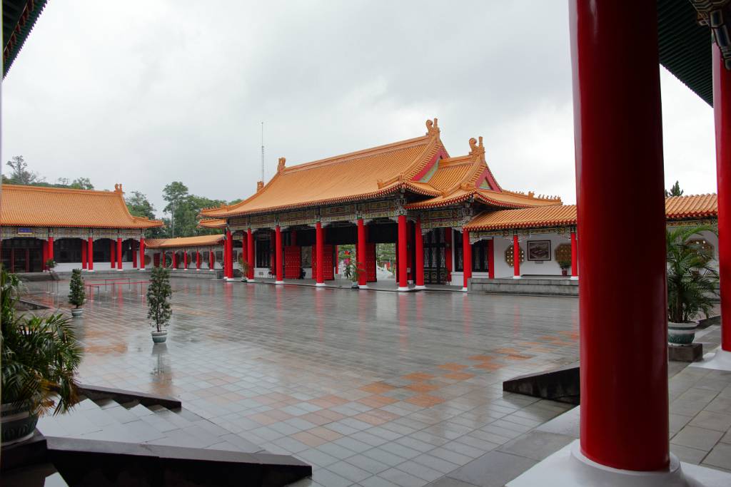 IMG_7963.JPG - Der Komplex besteht aus mehreren, im traditionellen chinesischen Stil errichteten Gebäuden.
