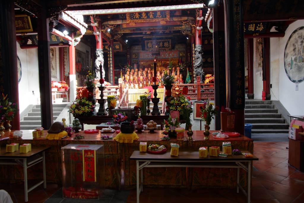 IMG_8343.JPG - Der Tempel war früher die Residenz eines Ming Prinzen und wurde 1683 nach dem Sieg in einer Seeschlacht in einen Tempel zu Ehren der Meeresgöttin umgewandelt.