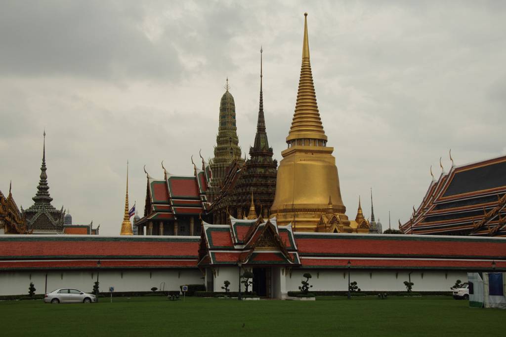 IMG_2365.JPG - Blick zum Wat Phra Kaeo - im Königspalast.