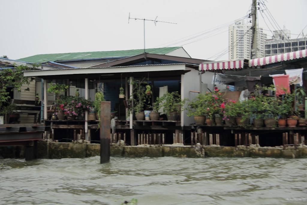 IMG_2418.JPG - Anschließend machten wir eine Fahrt in Bangkok durch die Khlongs.