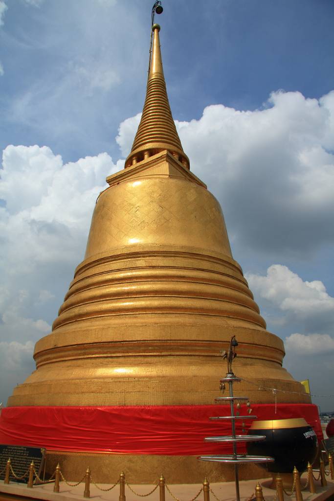 IMG_2528.JPG - Der Chedi auf dem Gipfel misst einschließlich des Berges 78 Meter.