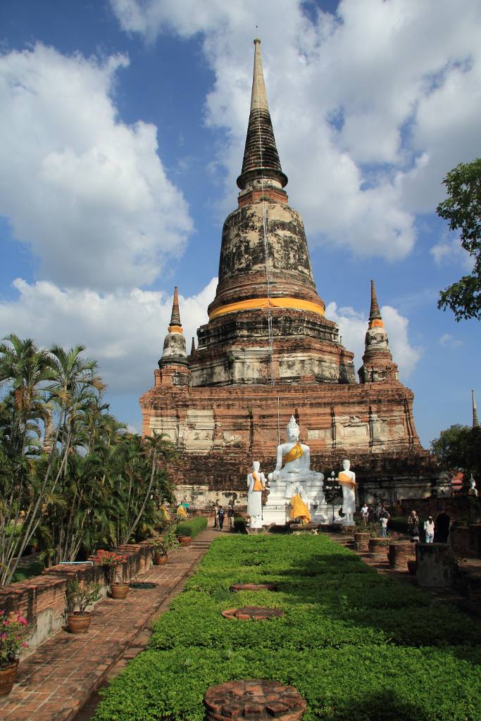 IMG_2679.JPG - Der König setzte mit dem Chedi ein Denkmal für seinen Duellsieg über einen birmanischen Prinzen.