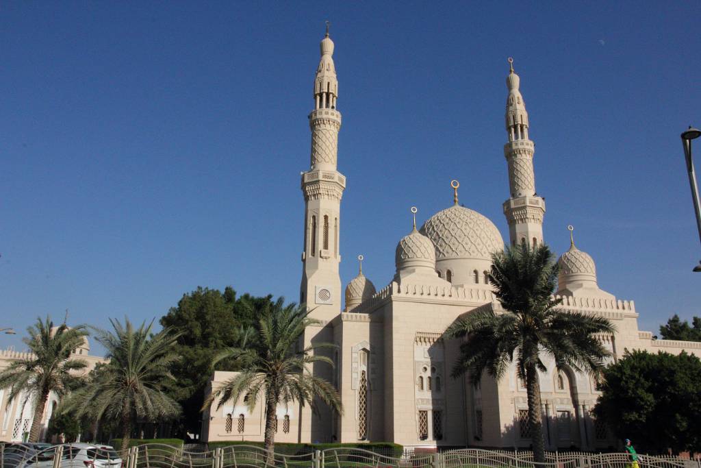 IMG_4954.JPG - Zuerst sehen wir die Jumeirah Moschee.