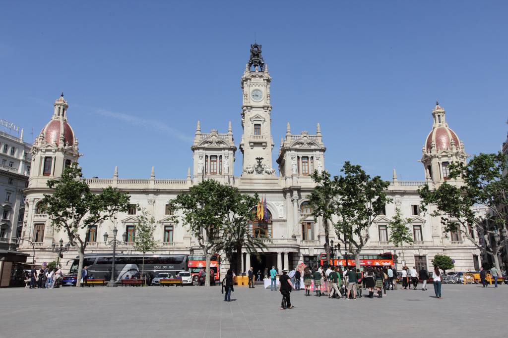 IMG_3899.JPG - Unser nächstes Ziel ist das Rathaus auf der Placa de l'Ajuntament. Das Rathaus ist das höchste Gebäude am Platz und wurde 1934 vollendet.