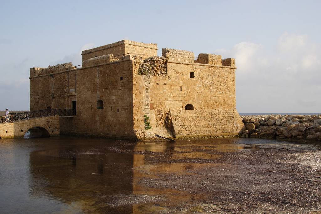 IMG_6244.JPG - Das alte türkische Fort direkt am Hafen von Pafos gelegen.